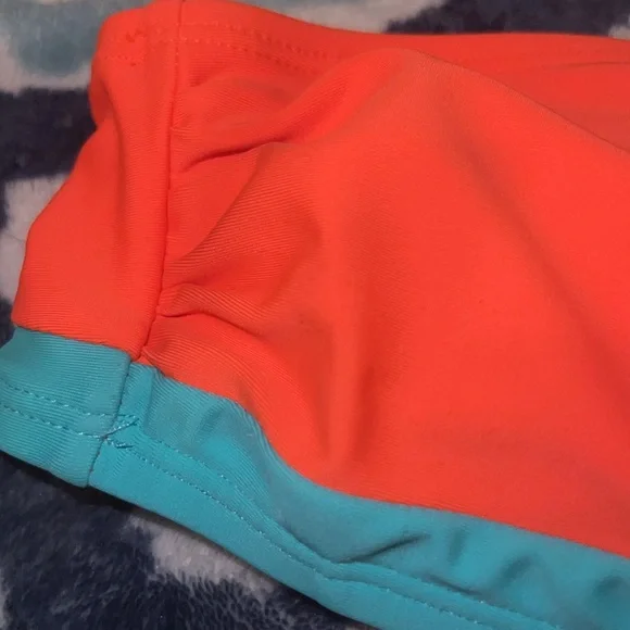 Colorblock Asymmetrical Bikini Set - Picture 4 of 9